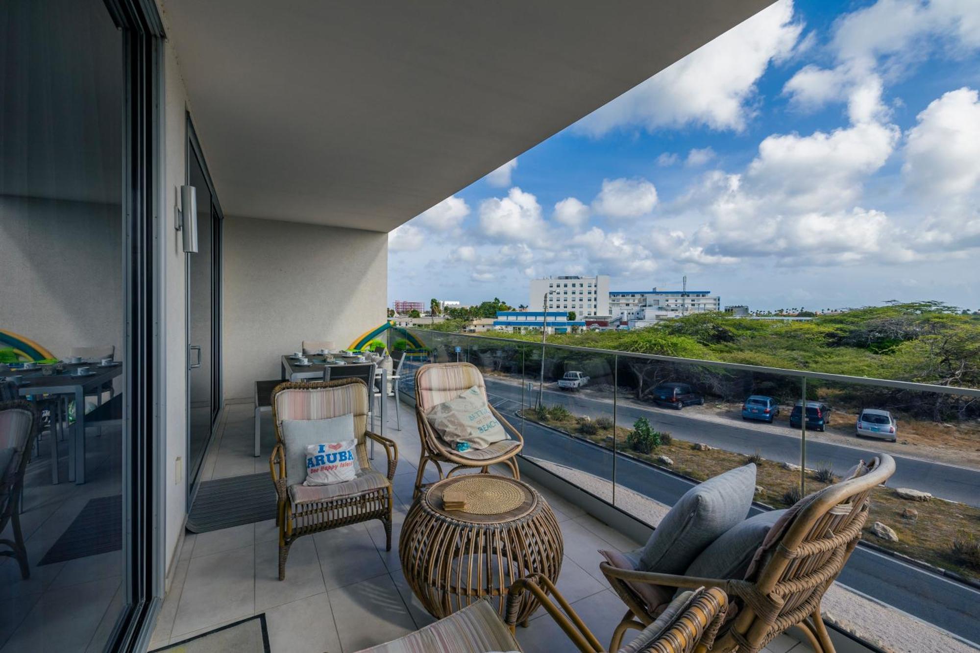 O Condominium Beachfront Residences, By Bocobay Aruba Palm Beach Bilik gambar